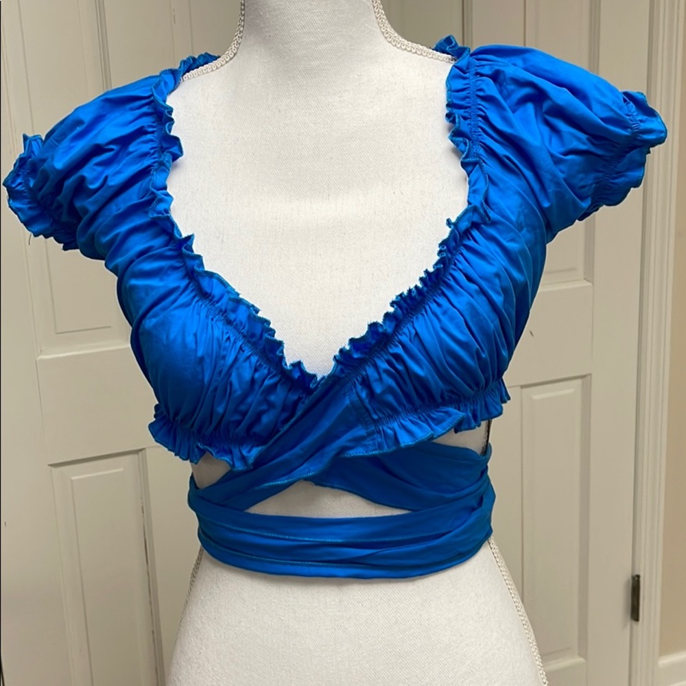 💙 pretty crop top NWT💙